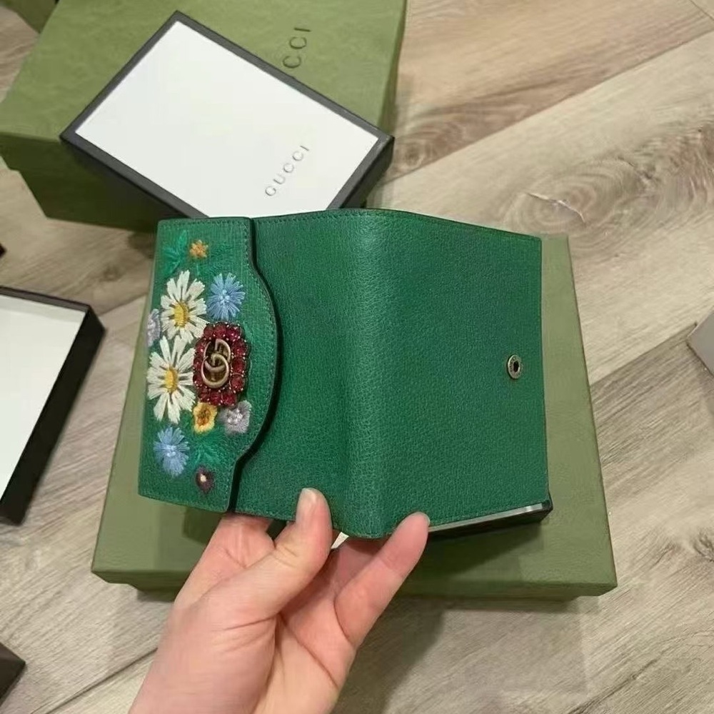 Authentic Gucci Textured Calfskin Crystal Fiori Floral Embroidered GG Wallet - Picture 4 of 6